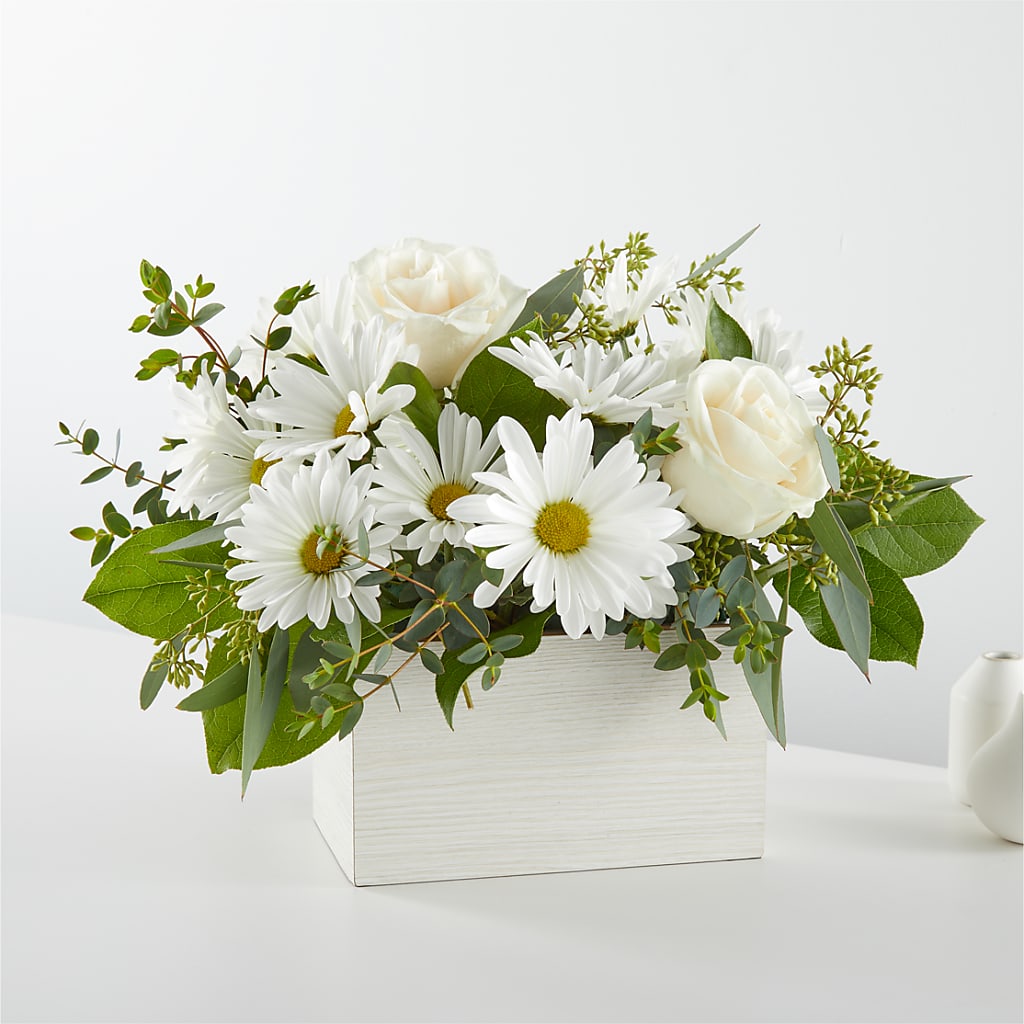 Fresh Linen Box Bouquet – The Flower Station, Paris TN