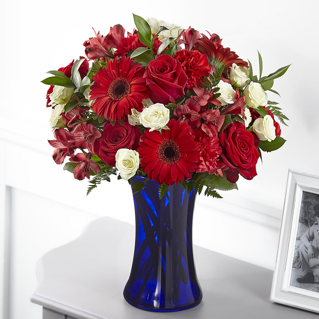 Hearts Embrace Bouquet – The Flower Station, Paris TN