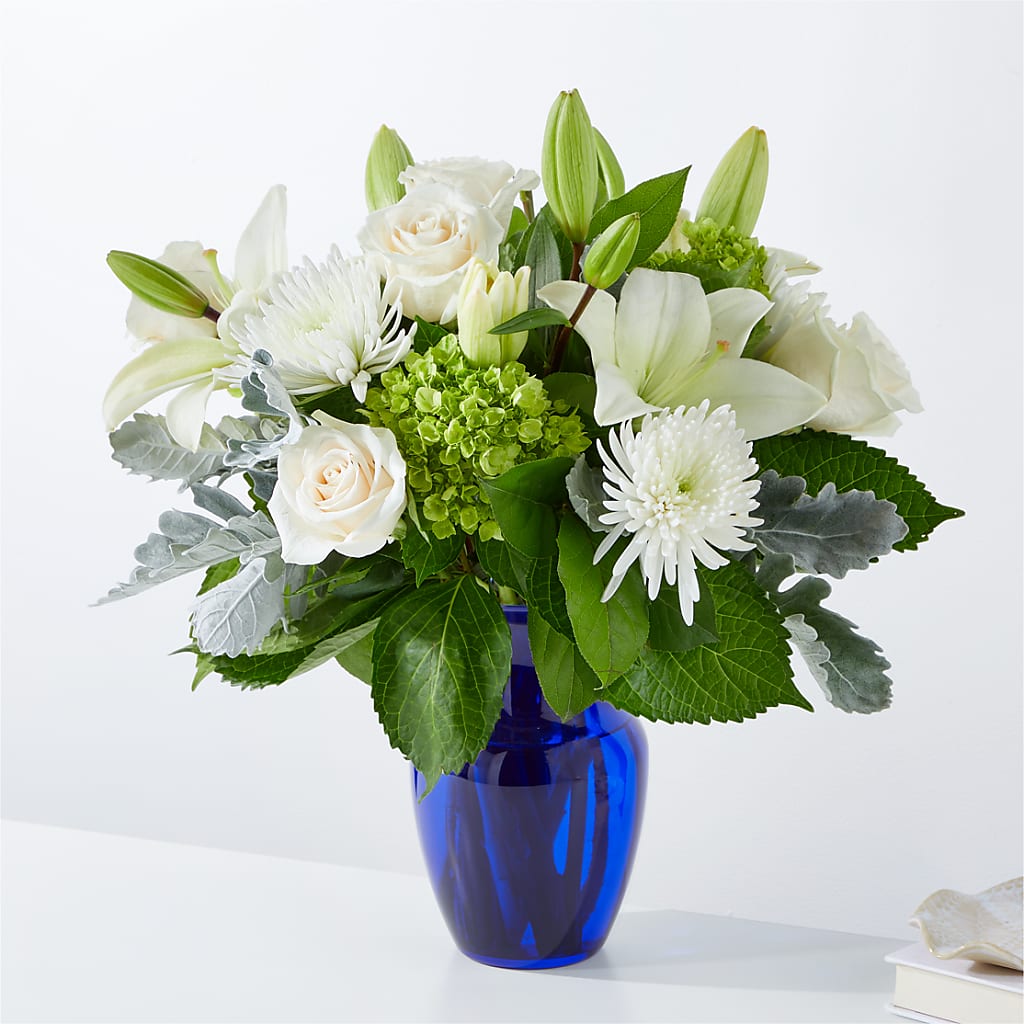 Snowy Dreams Bouquet – The Flower Station, Paris TN