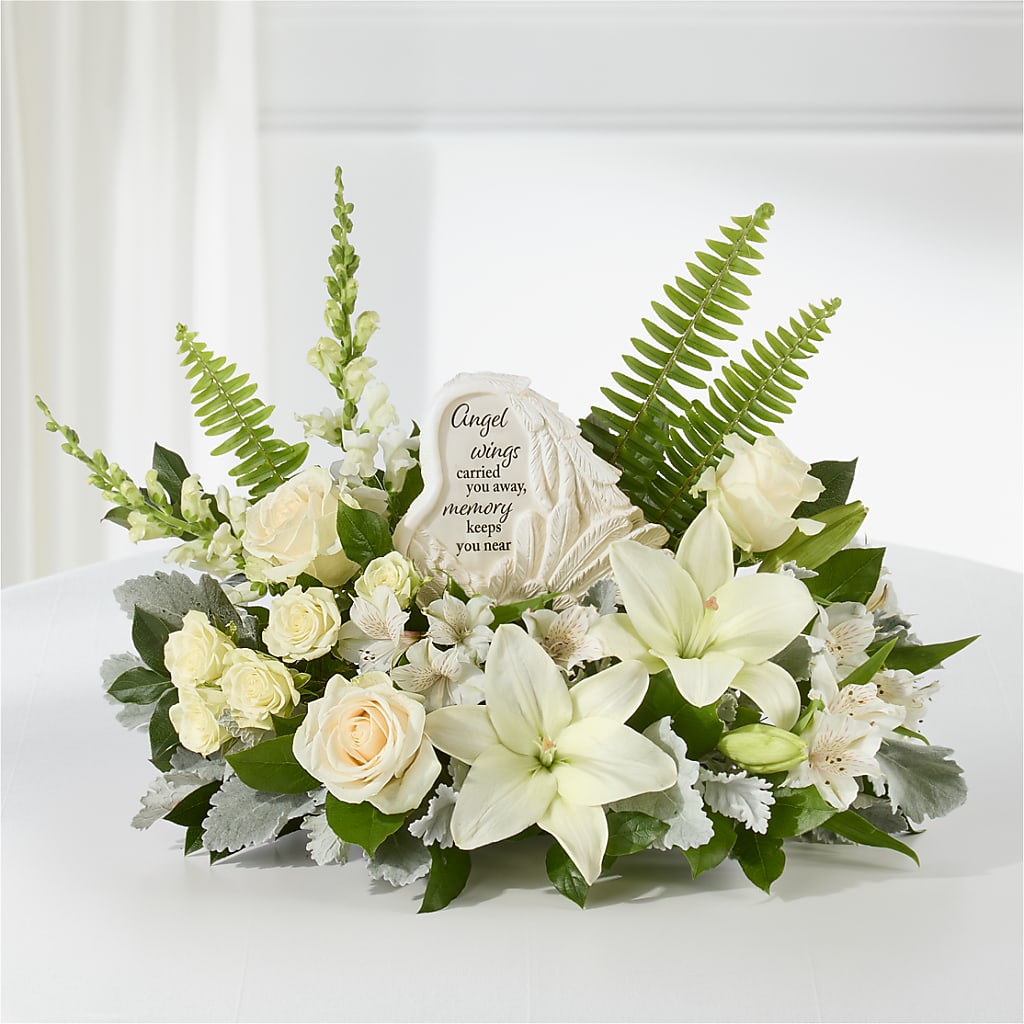 Holding You Close Arrangement –  The Flower Station, Paris TN