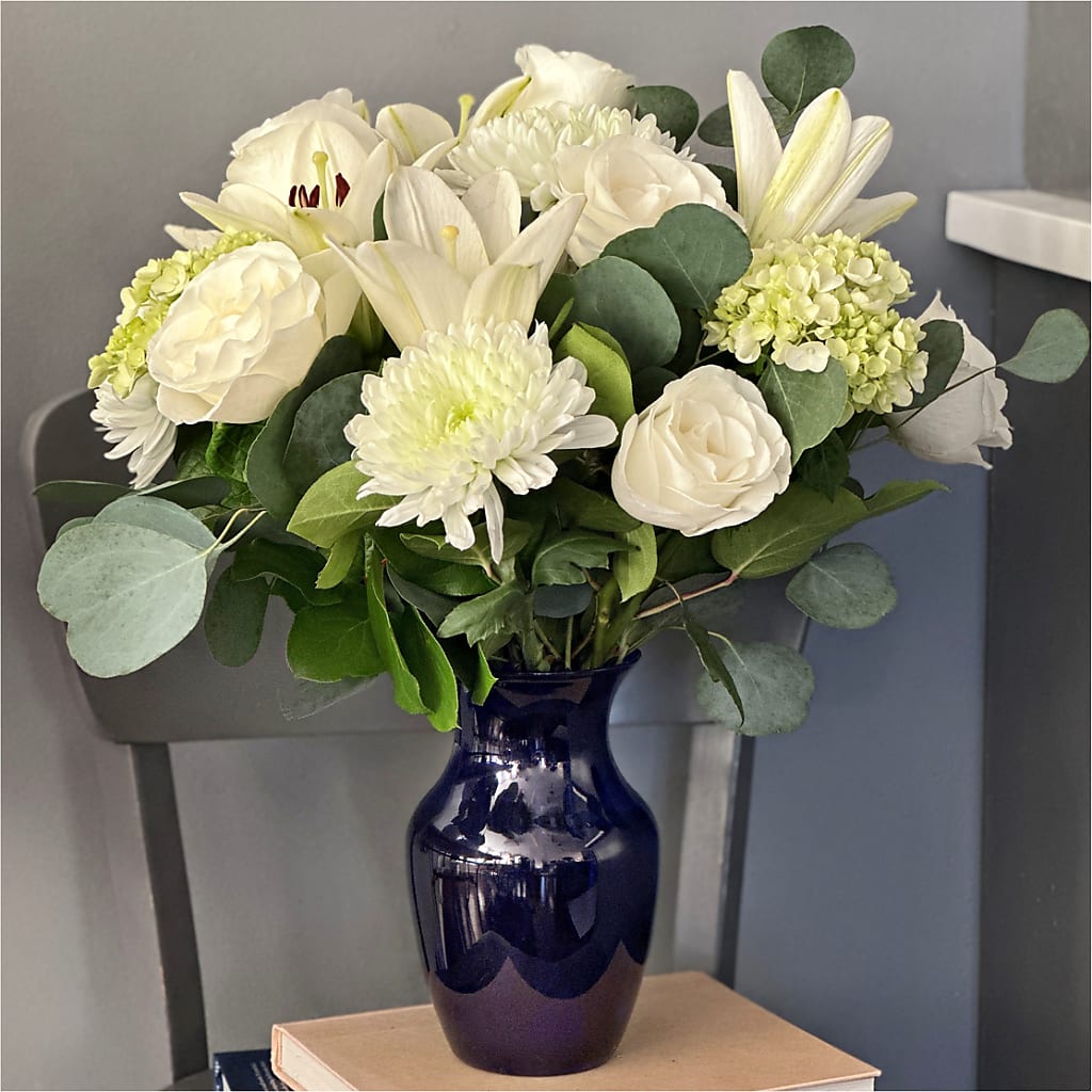 Snowy Dreams Bouquet –  The Flower Station, Paris TN